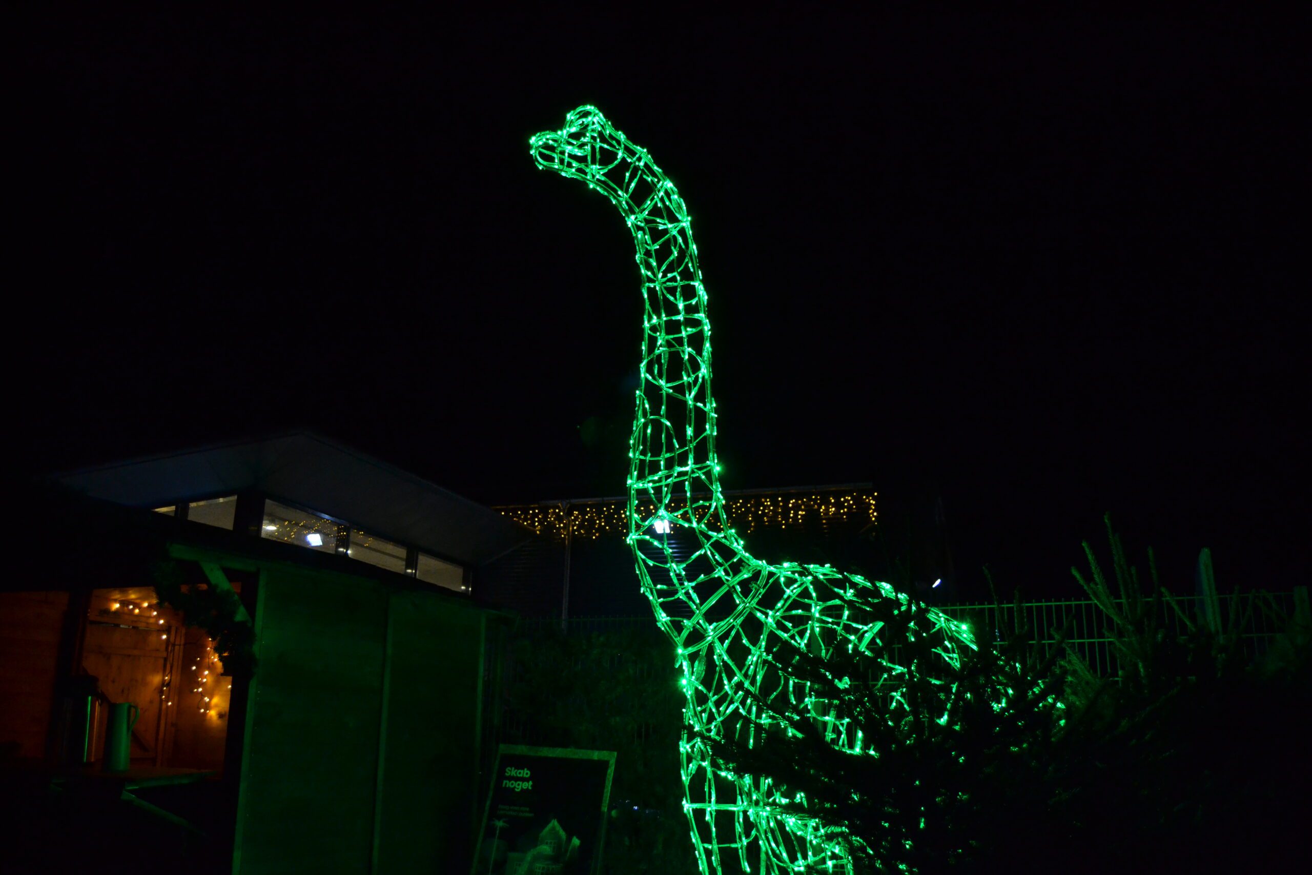 Dinosaur med lyskæder